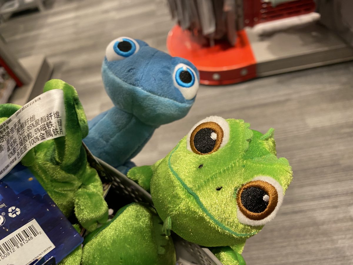 shoulder-pets-bruni-pascal-mouse-gear-epcot-9142020-7035147