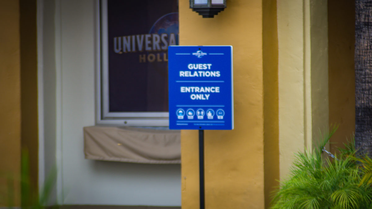 universal-hollywood-reopening-signs_07-3775439