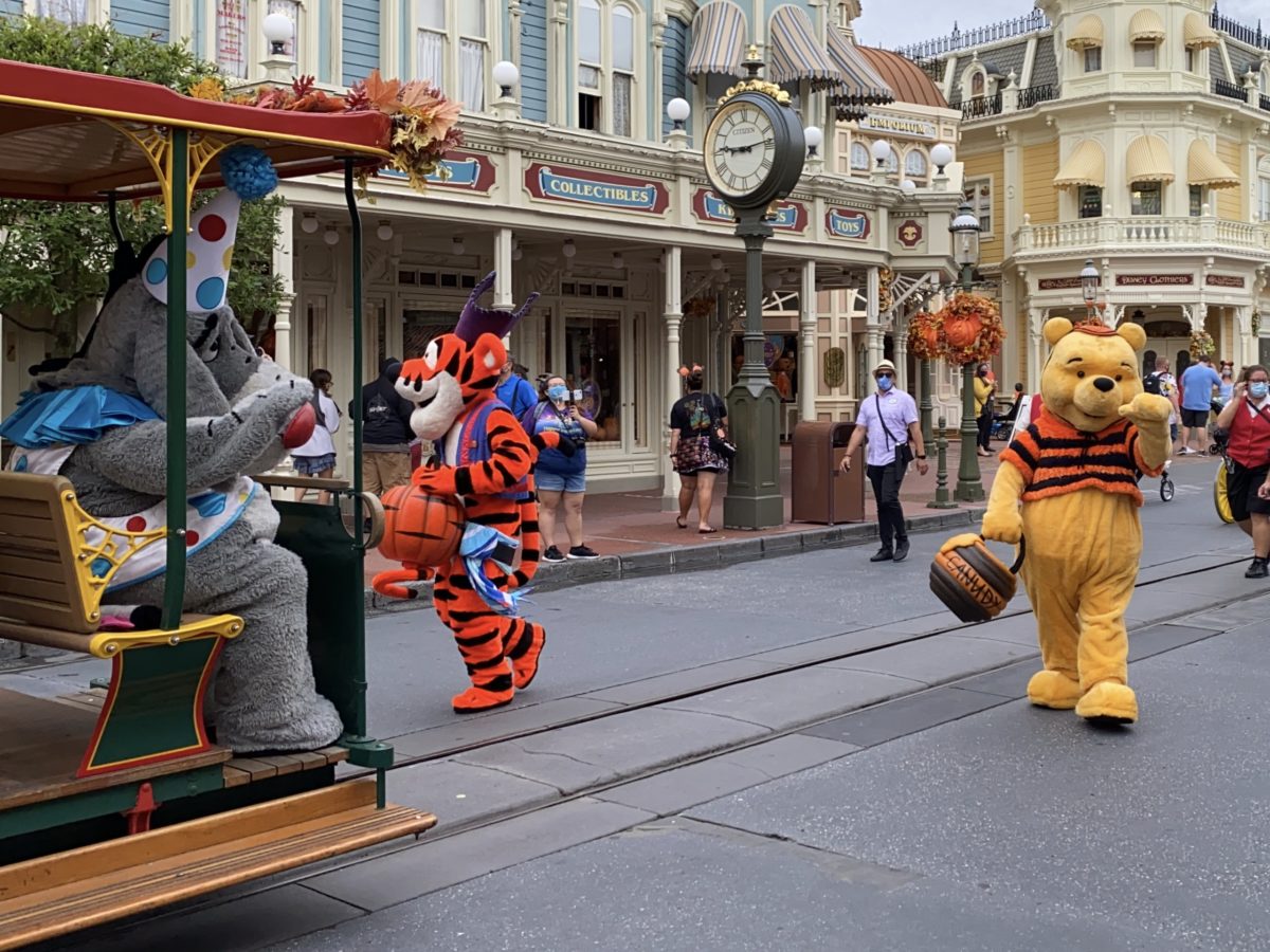 winnie-the-pooh-and-friends-halloween-trolley-1-magic-kingdom-9152020-7622455