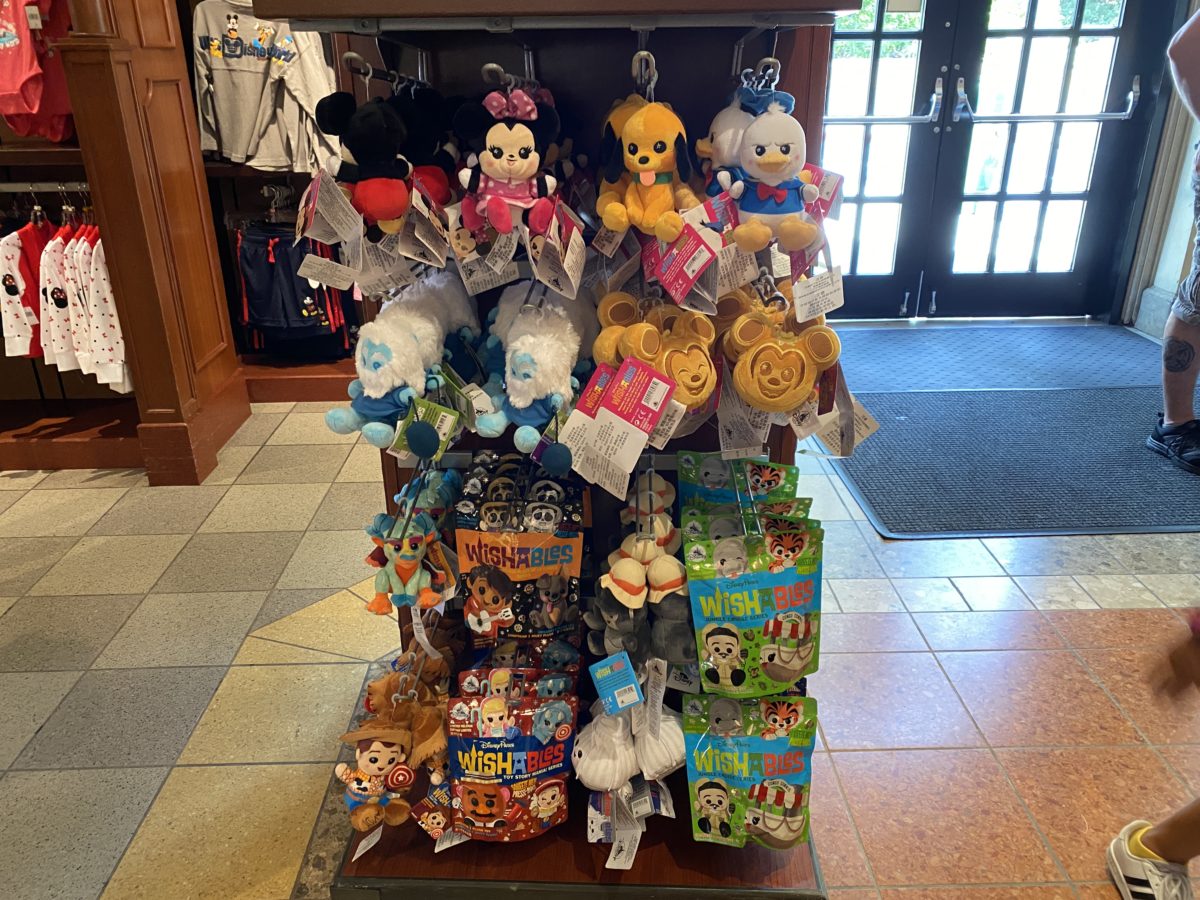 wishables-once-upon-a-time-coco-plaza-de-la-familia-blind-bags-hollywood-studios-9092020-8701825