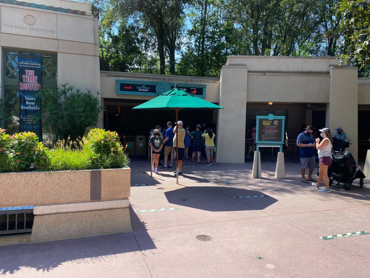animal-kingdom-dinosaur-35-min-wait-1