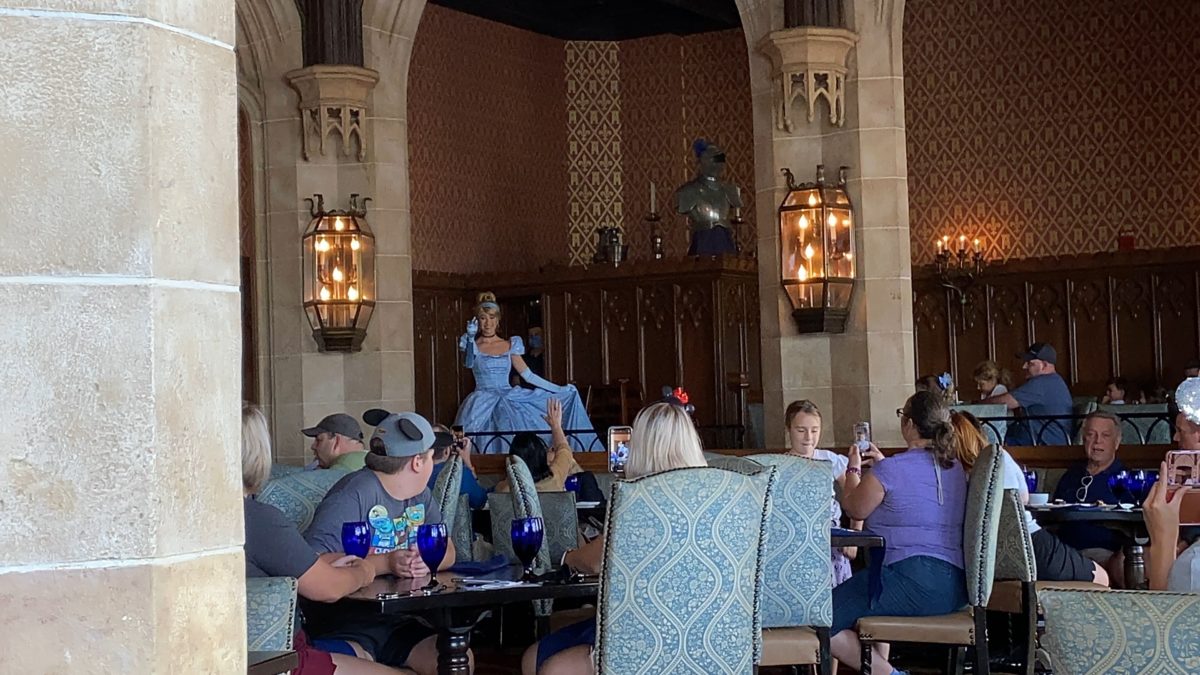 cinderellas-royal-table-cinderella-appearance-9