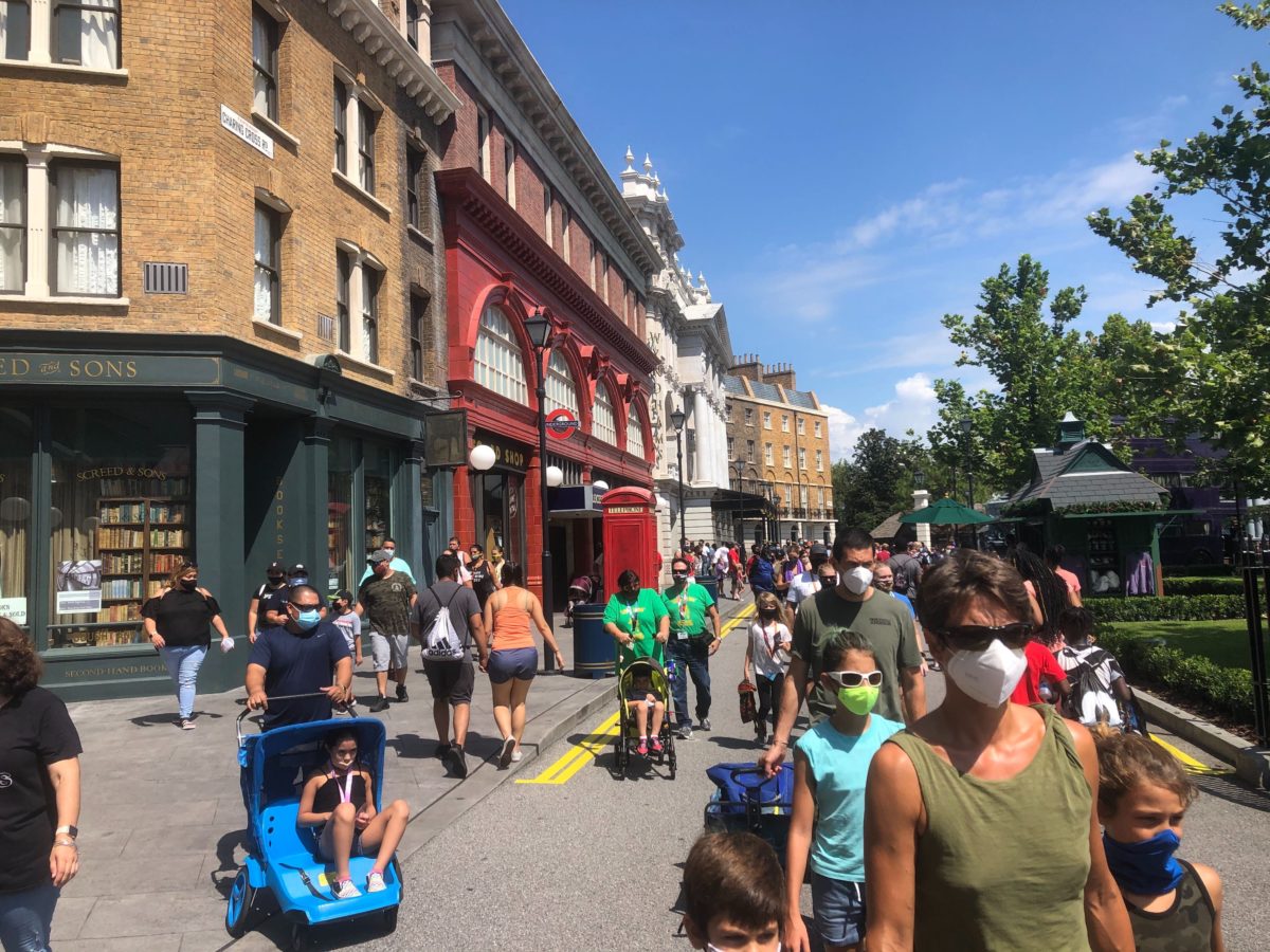 diagon-alley-crowds-4