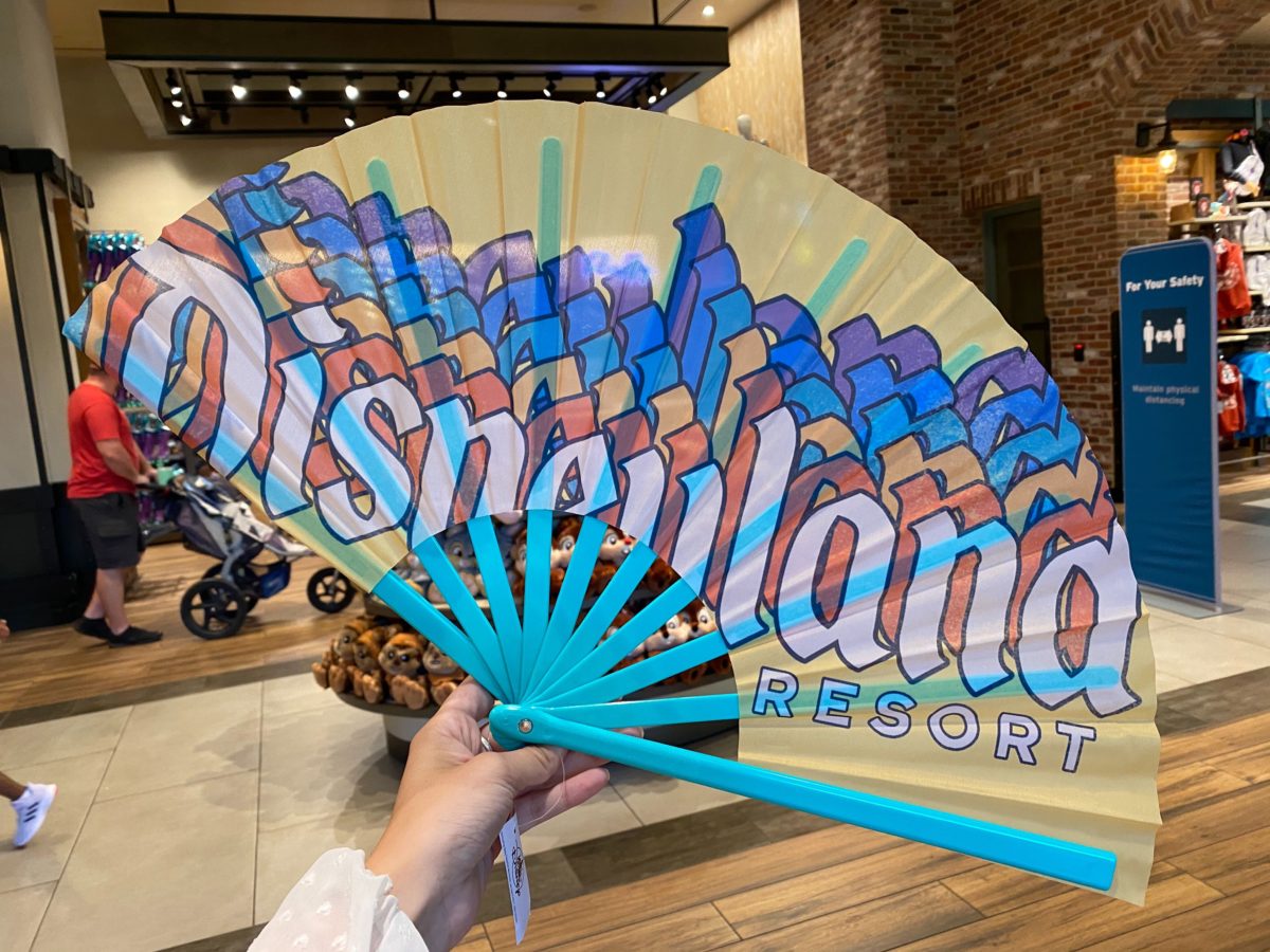 disneyland-folding-fans-1