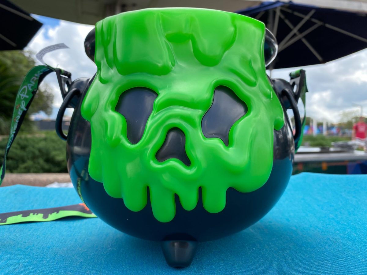 green-cauldron-popcorn-bucket-5