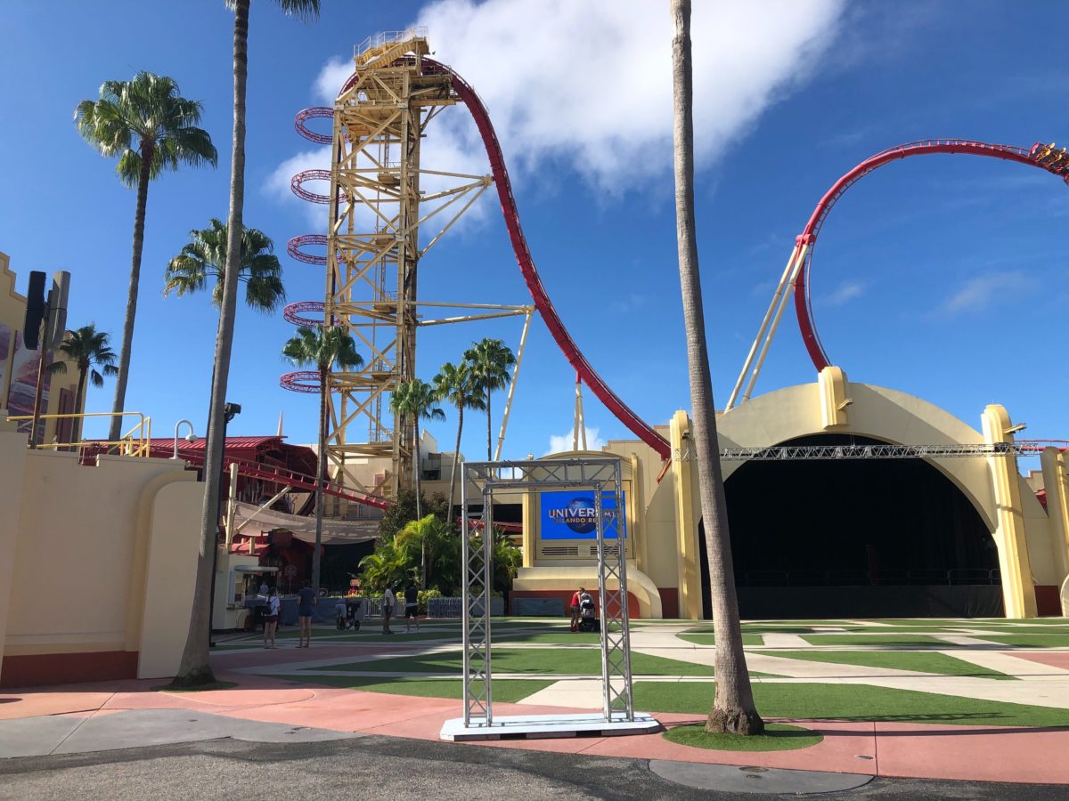 hhn-house-signage-stands-2020_13
