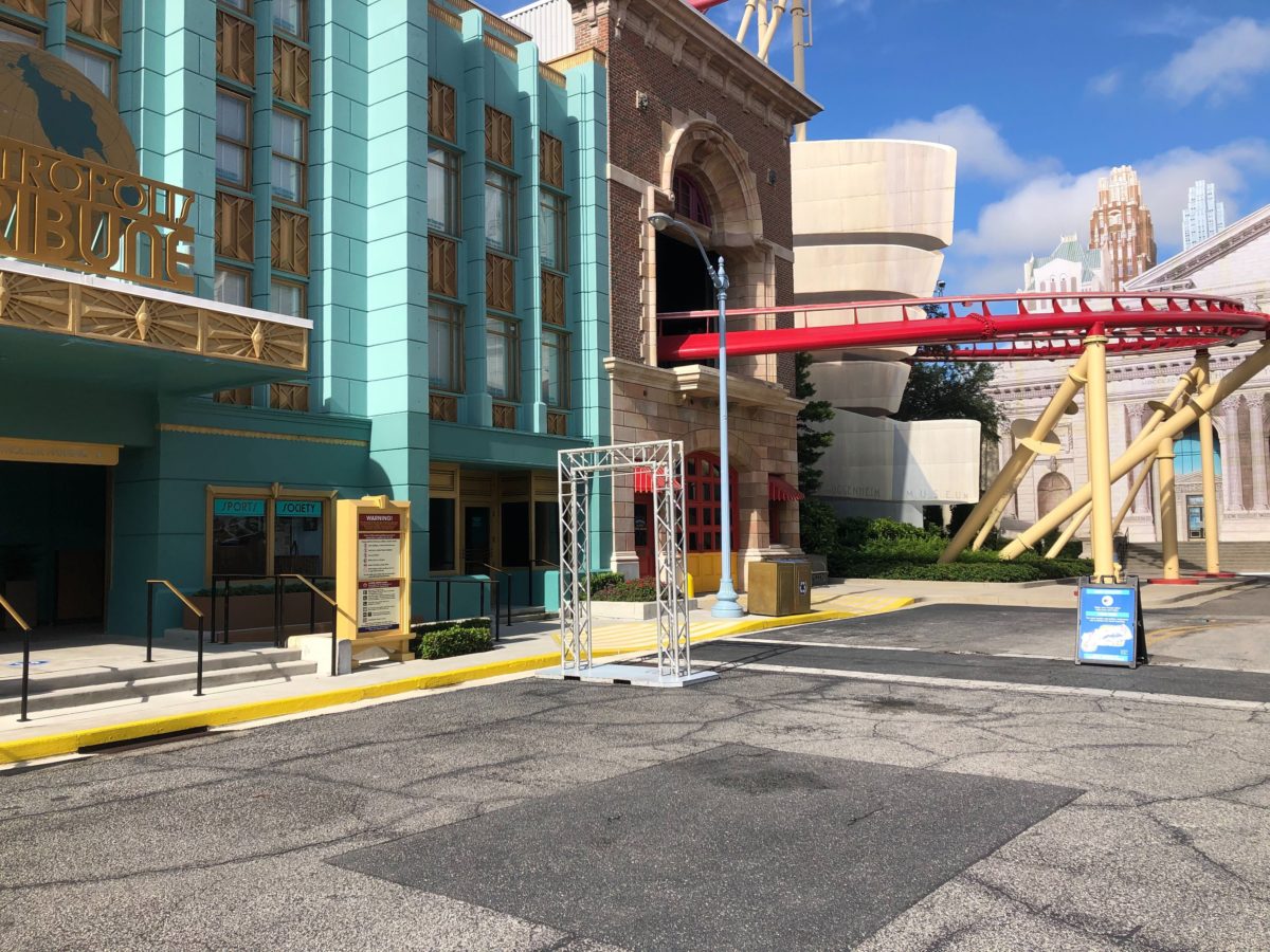 hhn-house-signage-stands-2020_17