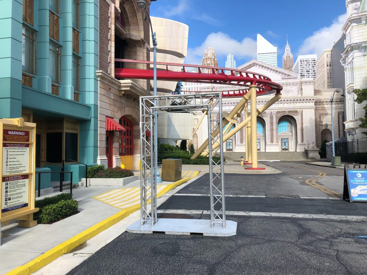 hhn-house-signage-stands-2020_19