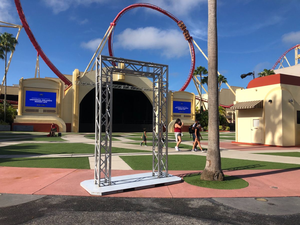 hhn-house-signage-stands-2020_6
