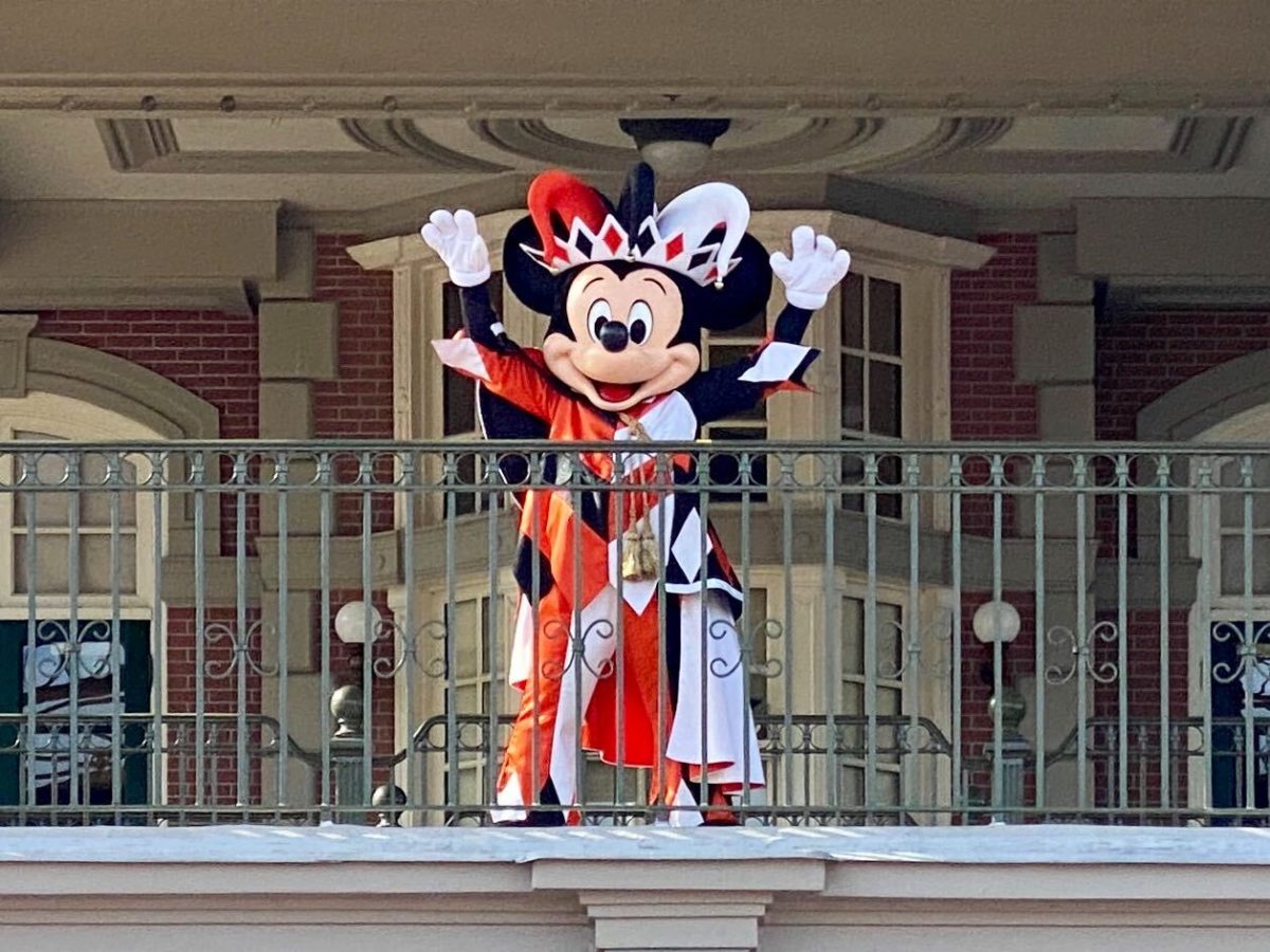 jester-mickey-train-station-halloween_6-2703647