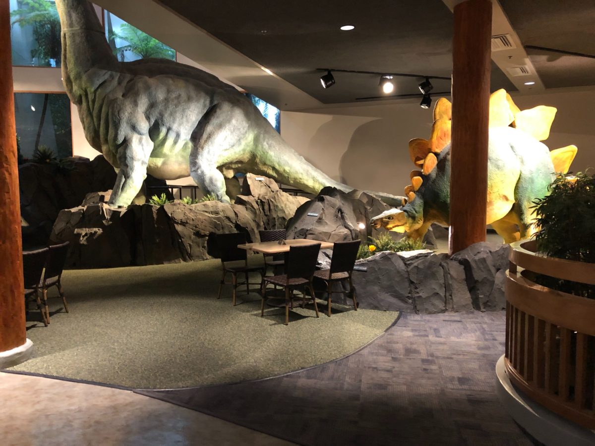 jurassic-park-discovery-center-lounge-12