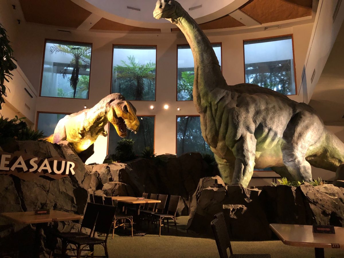 jurassic-park-discovery-center-lounge-13