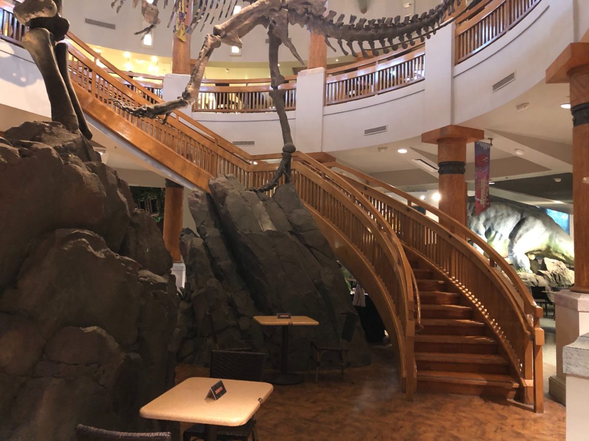 jurassic-park-discovery-center-lounge-25