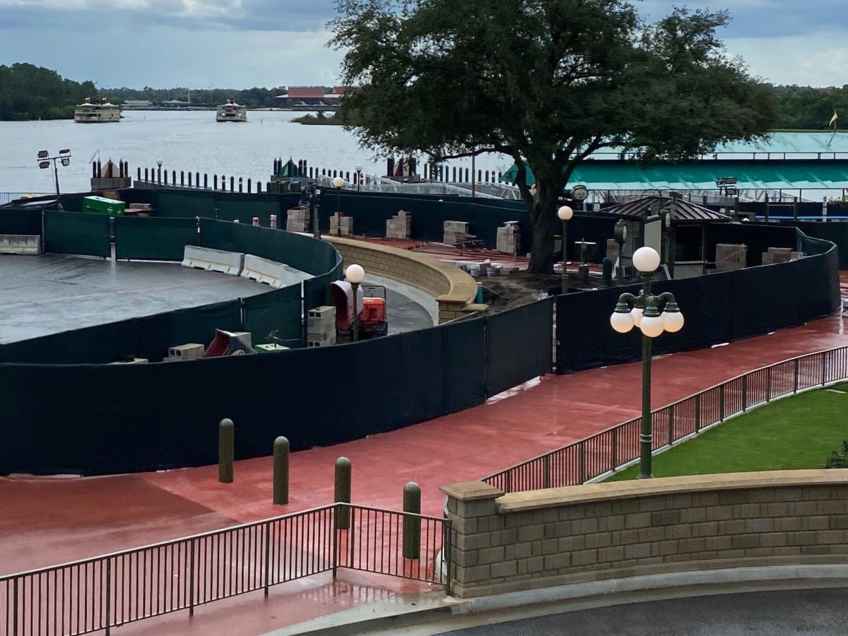 magic-kingdom-entrance-dock-construction-09-17-15