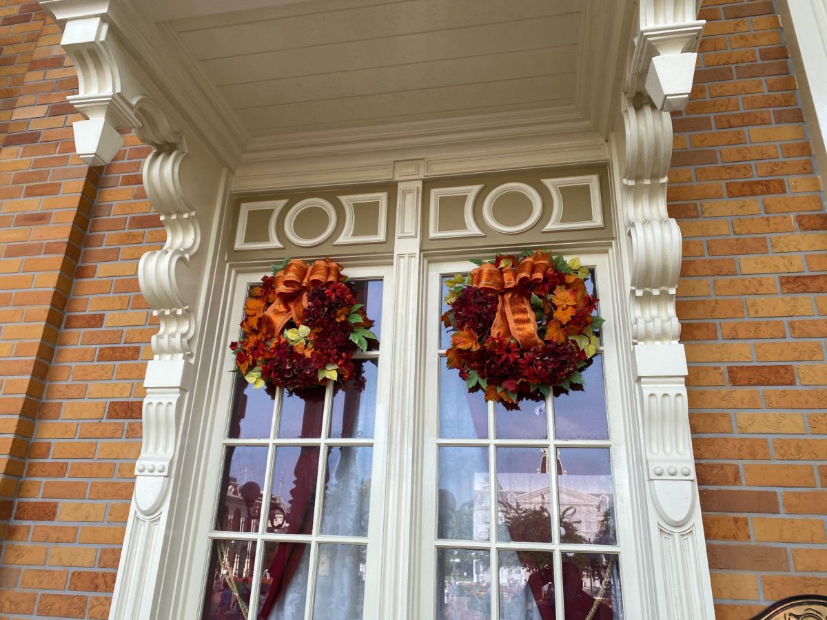 main-street-fall-wreaths-2020_11