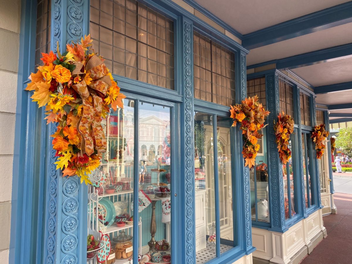 main-street-fall-wreaths-2020_13