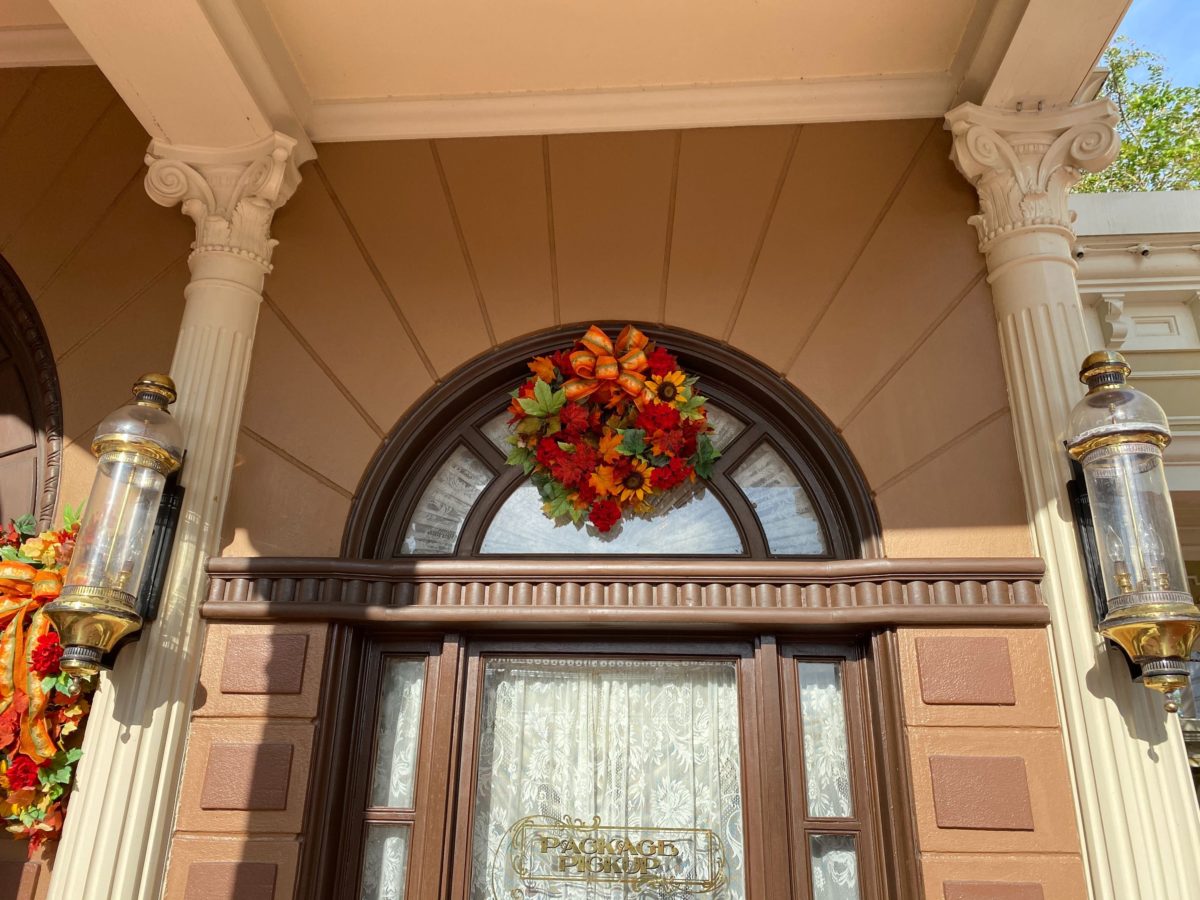 main-street-fall-wreaths-2020_15