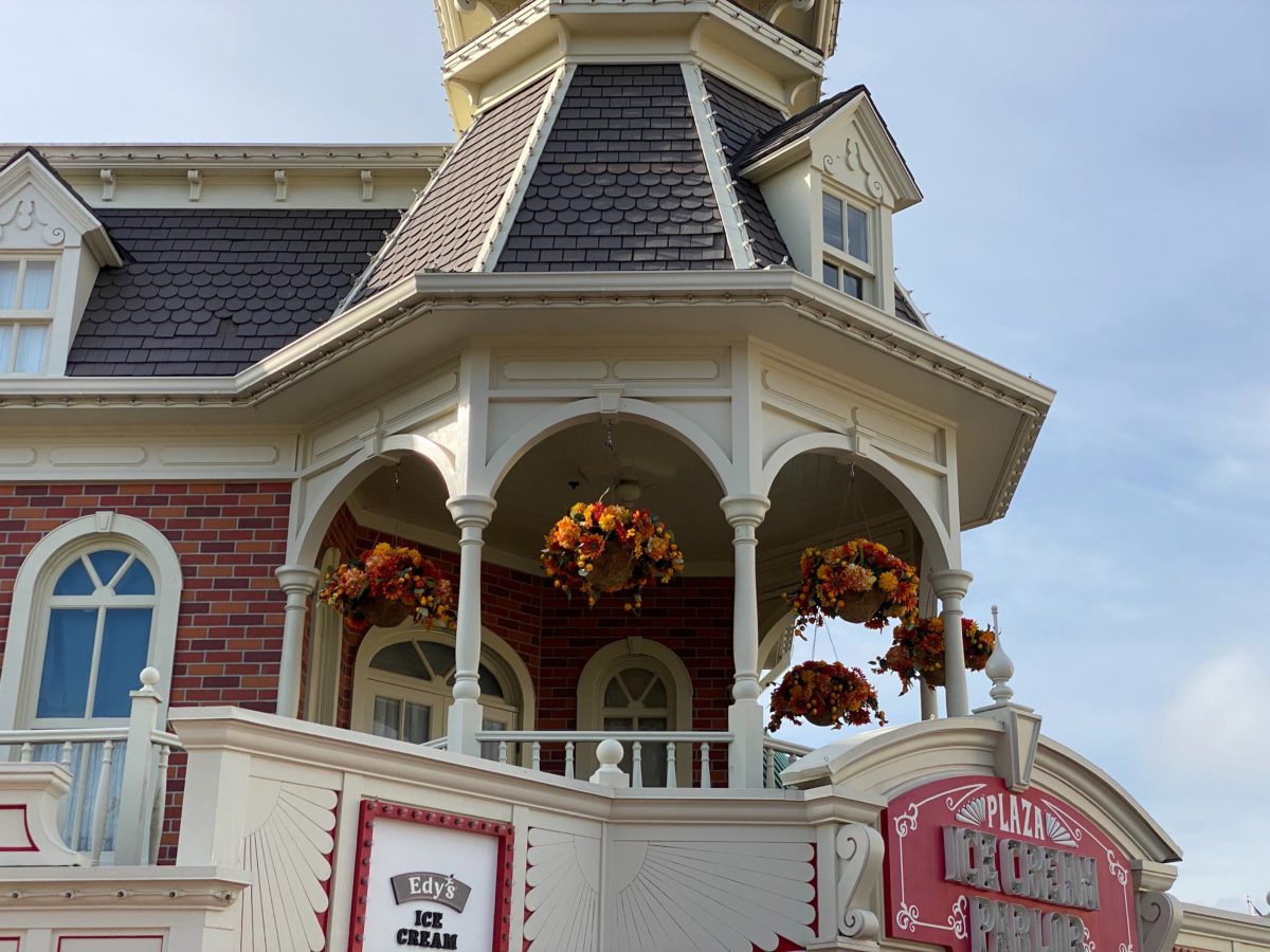 main-street-fall-wreaths-2020_22-7058527