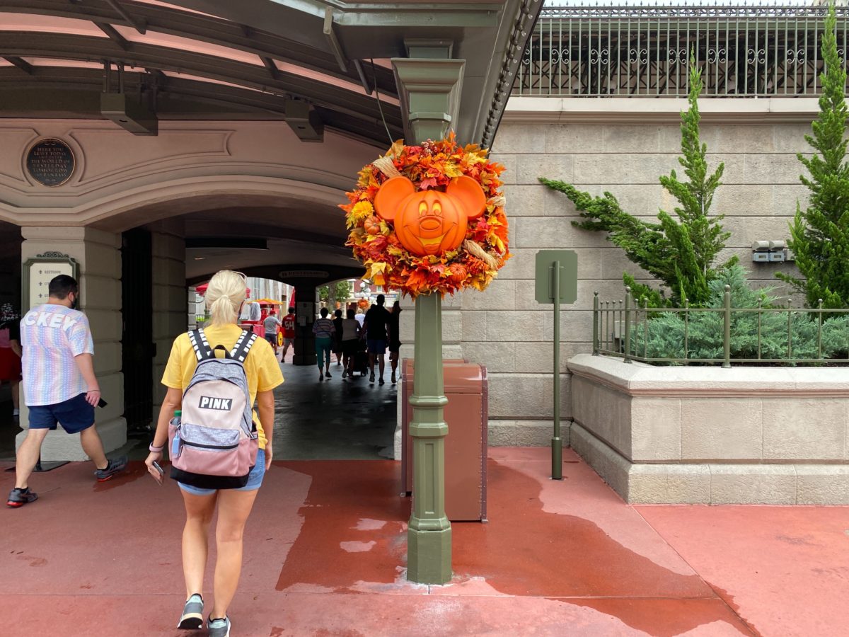 mickey-pumpkins-main-street-usa-2020_16