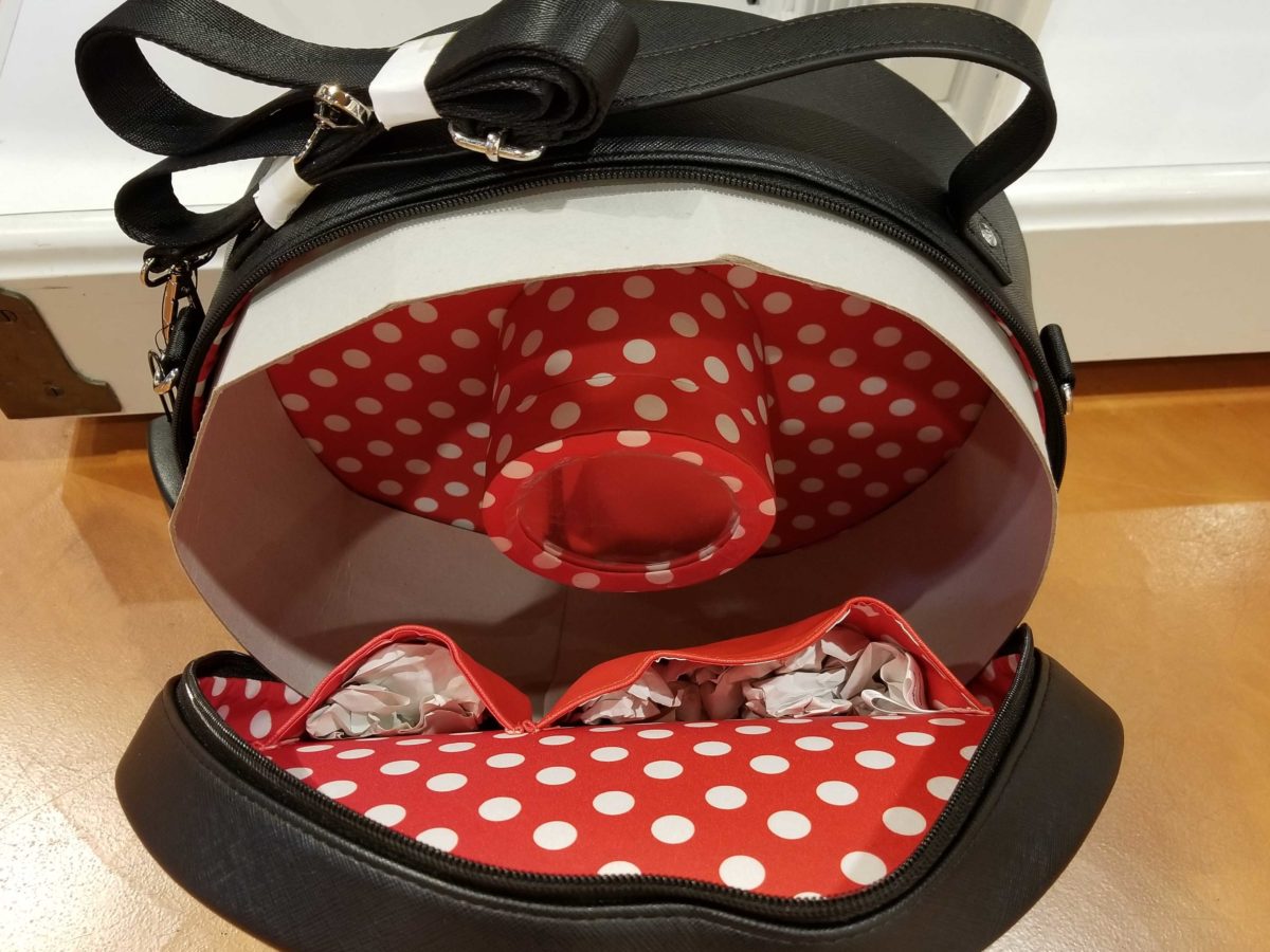 minnie-mouse-ear-carrier-loungefly-3