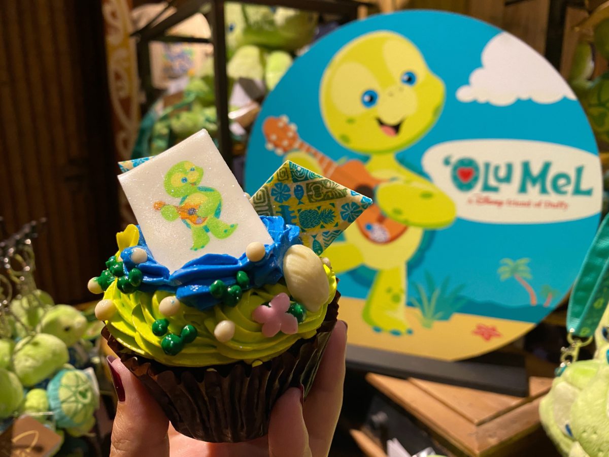 REVIEW: Adorable New 'Olu Mel Cupcake Arrives at Disney's Polynesian ...