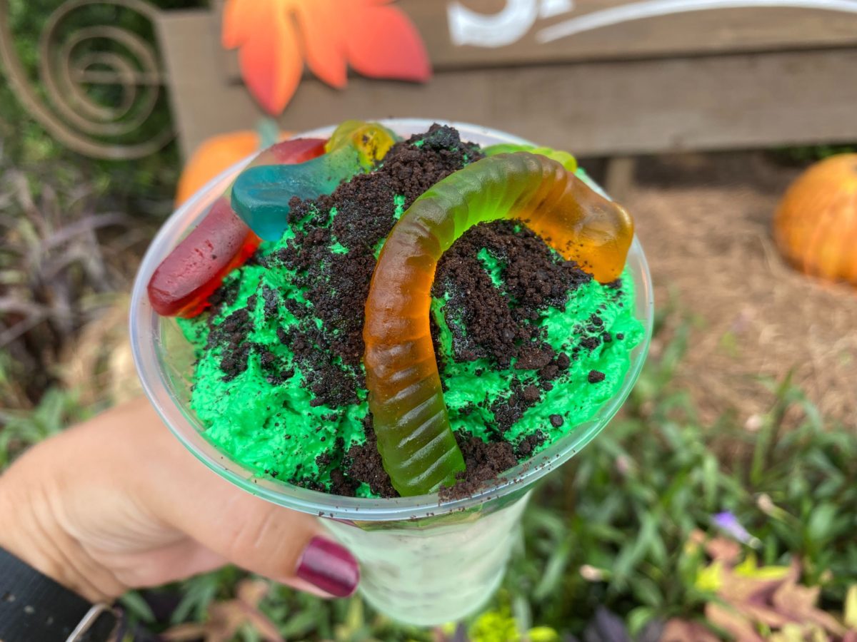 oogie-boogie-worms-n-dirt-sundae-aristocrepes-disney-springs-18