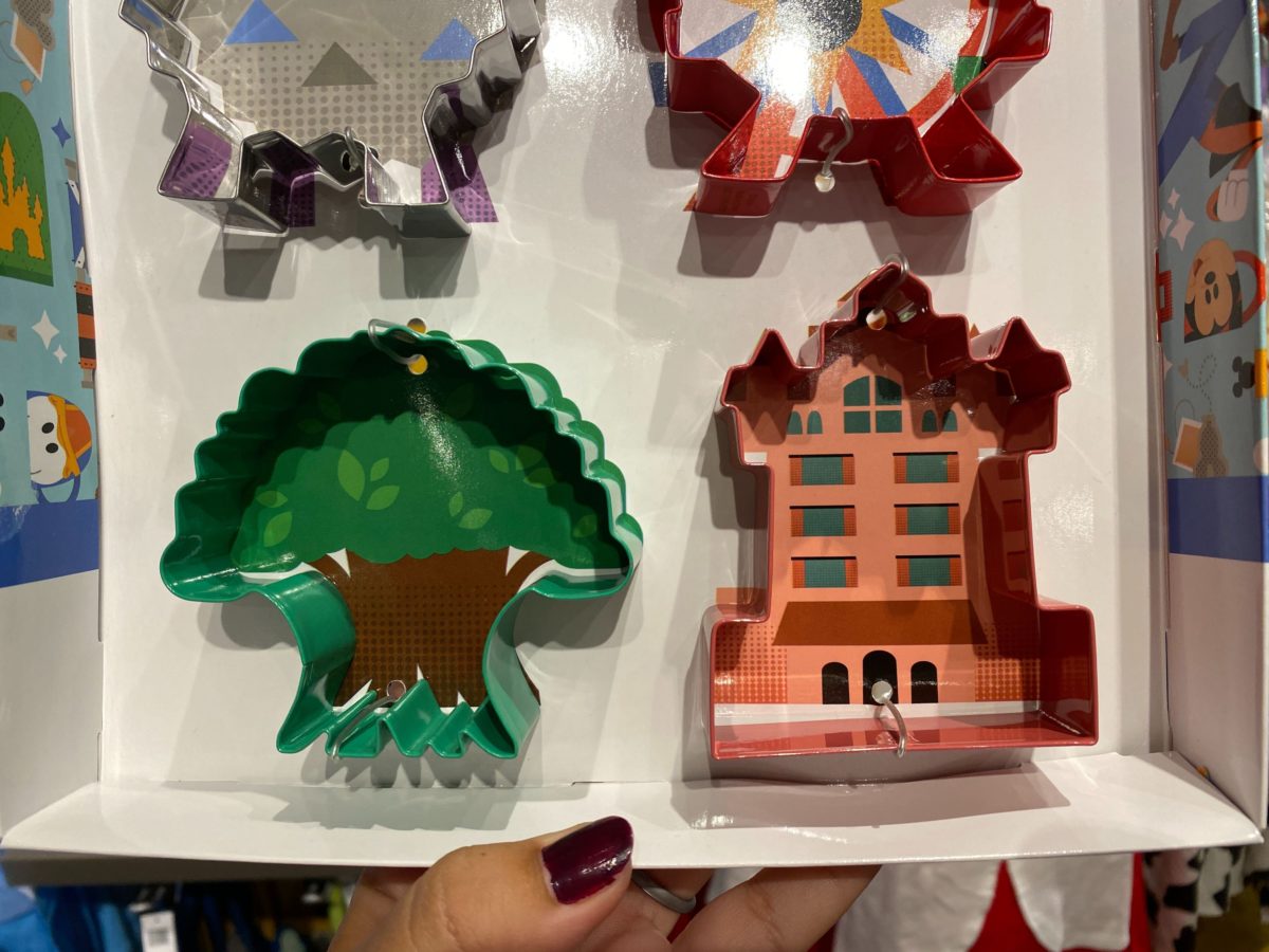 PHOTOS New Park Icon Cookie Cutter Set Arrives at Walt