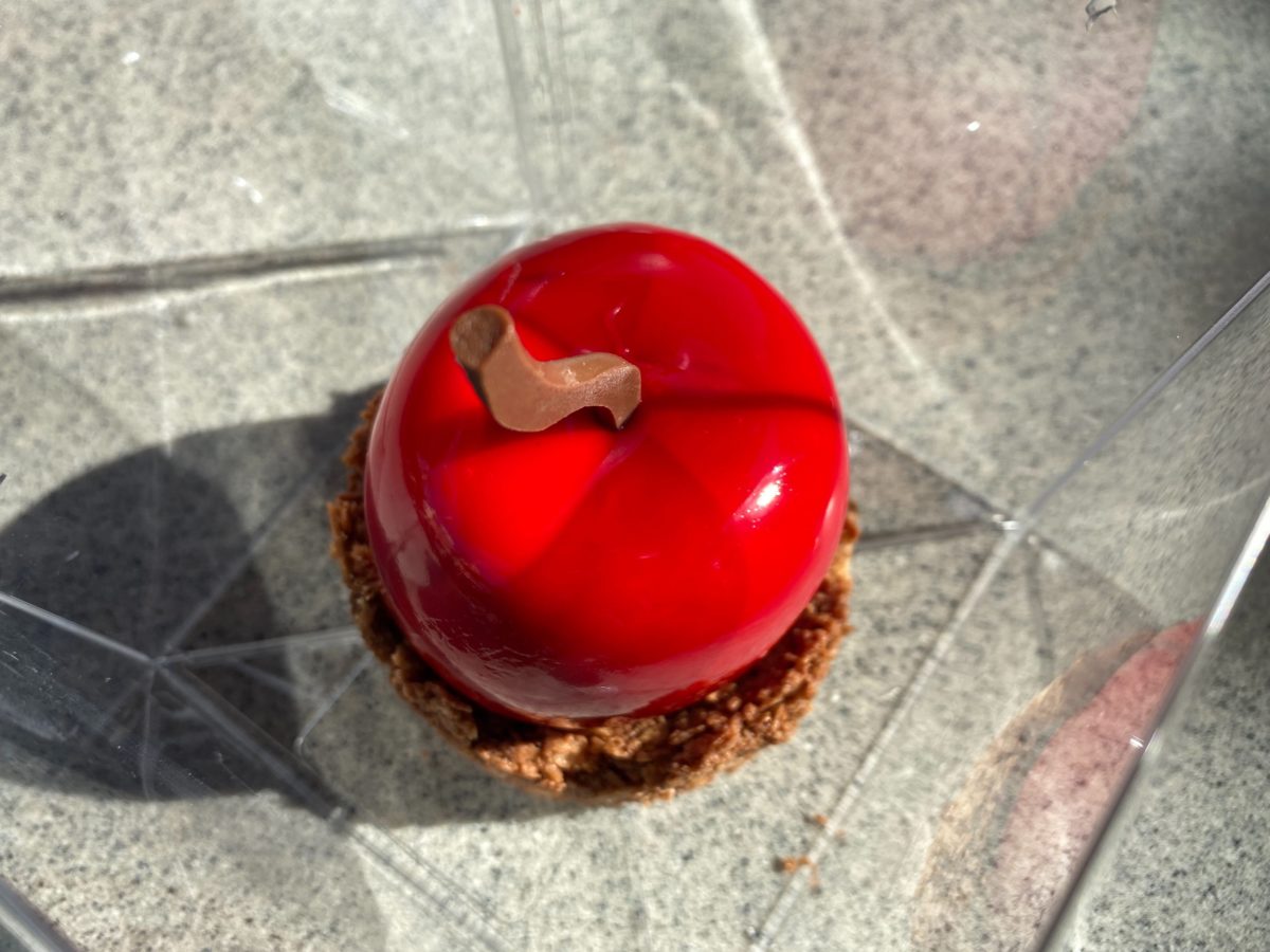 poison-candied-apple-2020-trolley-car_9