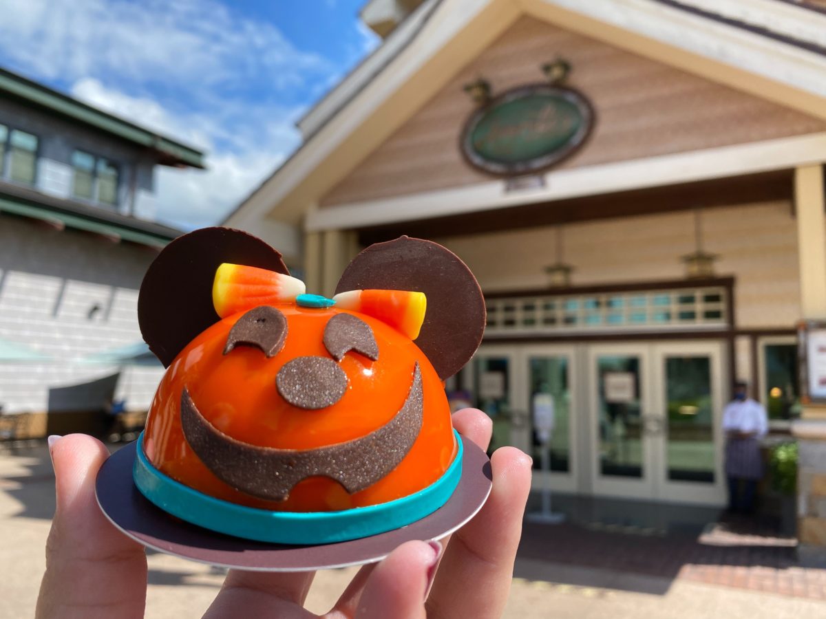 pumpkin-minnie-mouse-cake-amorettes-patisserie-disney-springs-11