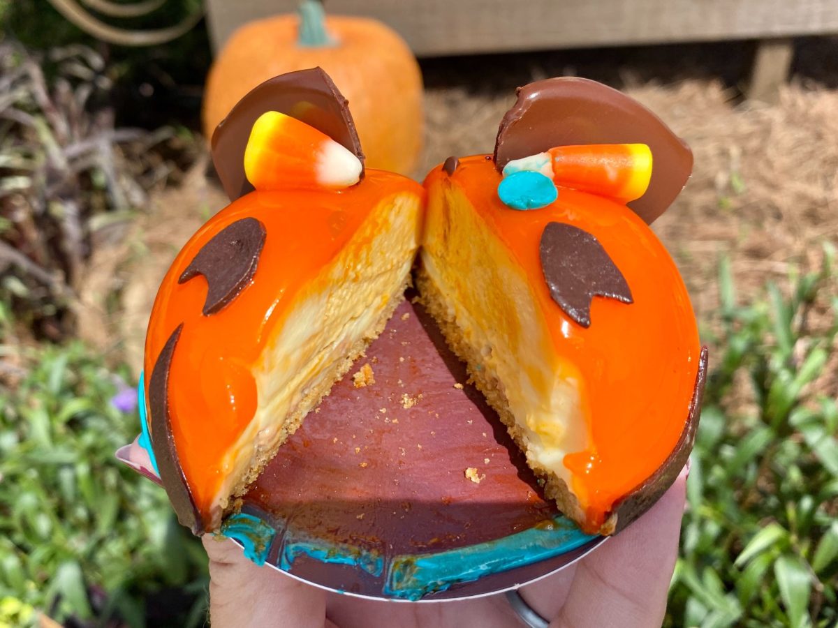 pumpkin-minnie-mouse-cake-amorettes-patisserie-disney-springs-24