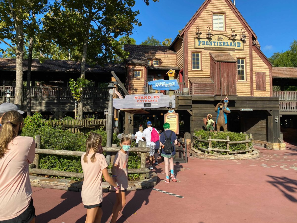 splash-mountain-queue-2-3954768
