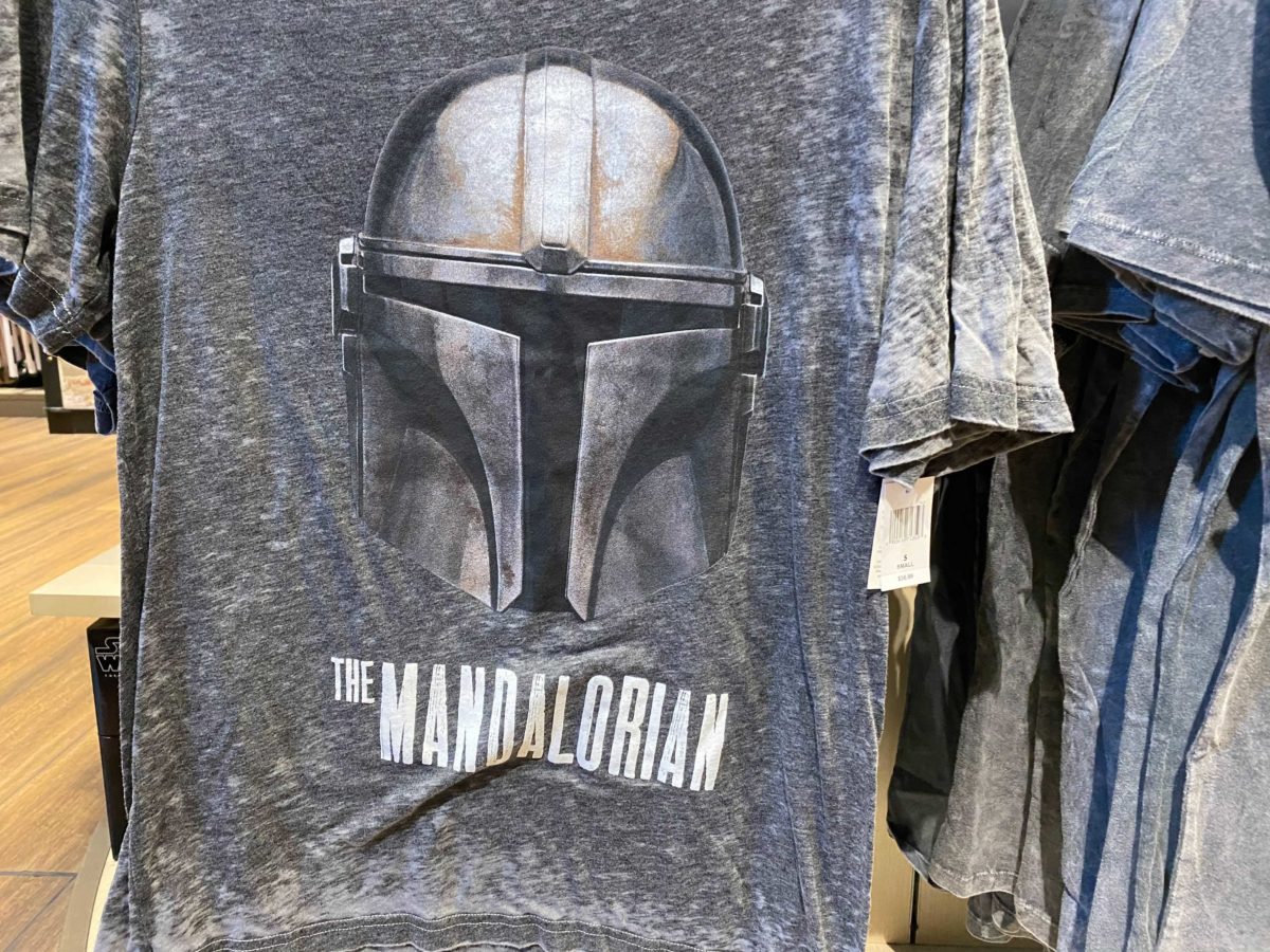 star-wars-the-mandalorian-helmet-t-shirt-world-of-disney-downtown-disney-district-2