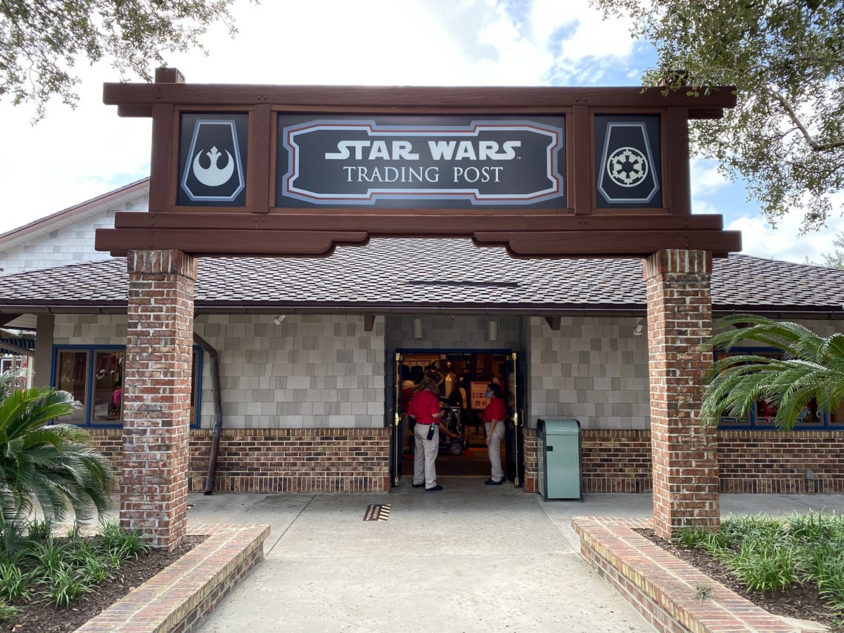 star-wars-trading-post-disney-springs-exterior-sign