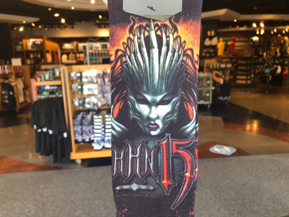 universal-halloween-horror-nights-throwbacks-merch-terra-queen-hhn15-5-2312141