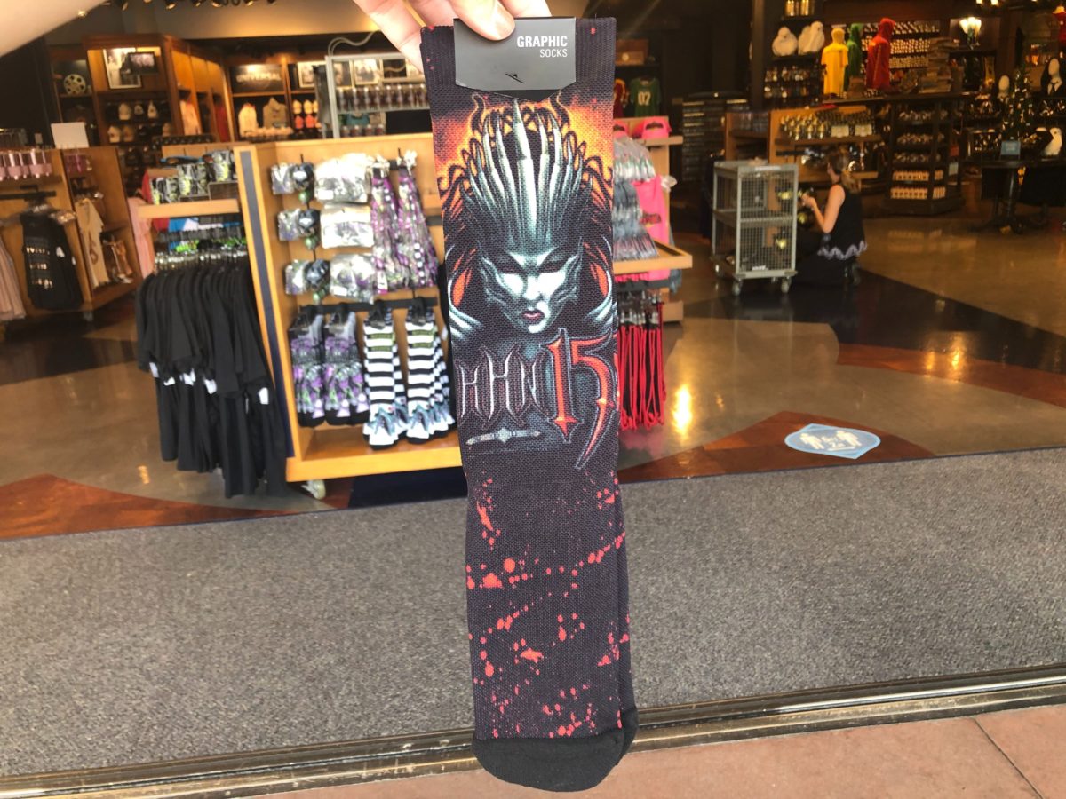 universal-halloween-horror-nights-throwbacks-merch-terra-queen-hhn15-6-4000772