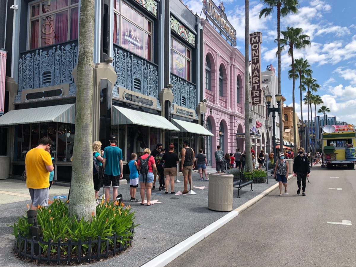 PHOTOS Heavy Crowds at Universal Studios Florida This Weekend for