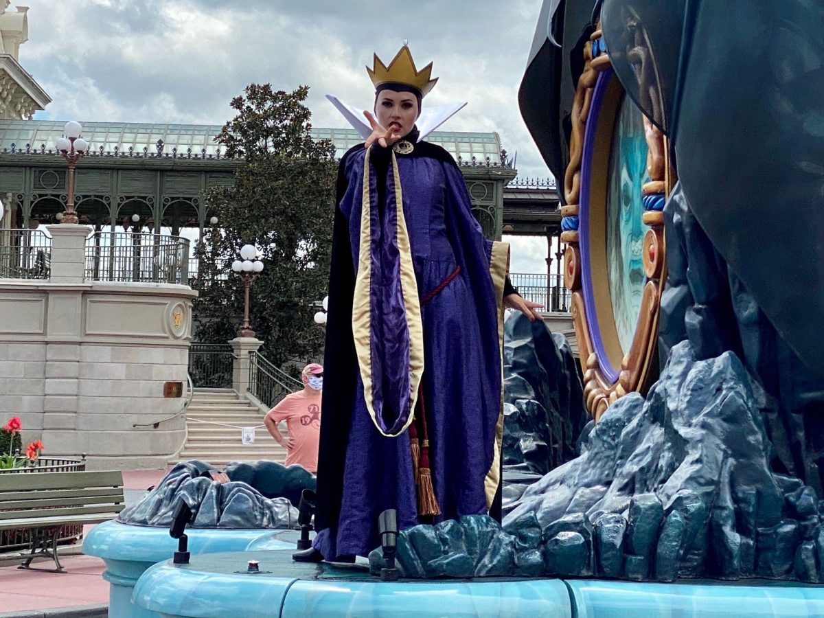 villains-cavalcade-the-evil-queen-2