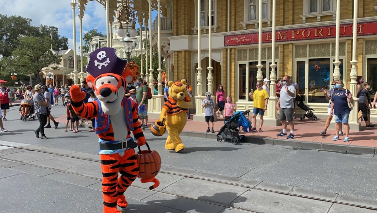 winnie-the-pooh-halloween-cavalcade-tigger