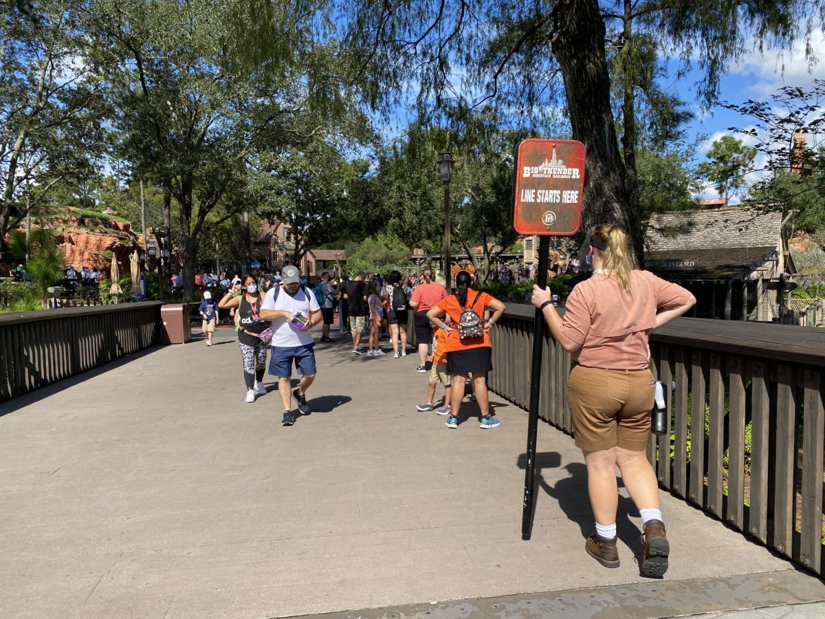 big-thunder-mountain-railroad-long-line-reaches-bridge-magic-kingdom-10092020-9633058