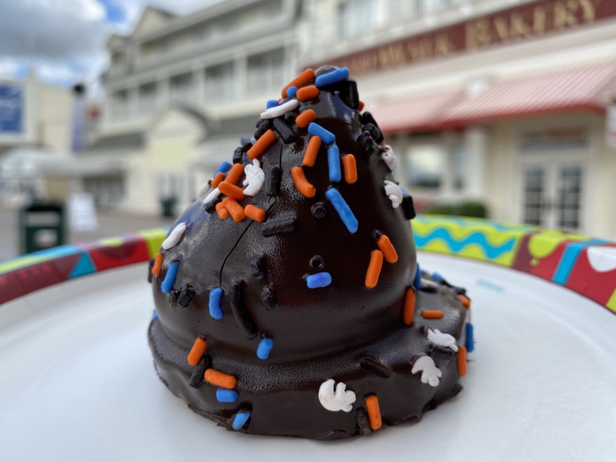 boardwalk-bakery-witches-mallow-hat-1-10262020-8375114