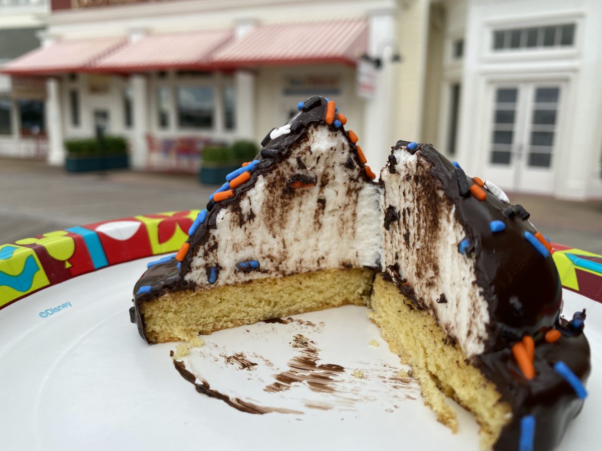 boardwalk-bakery-witches-mallow-hat-cross-section-2-10262020-7041746