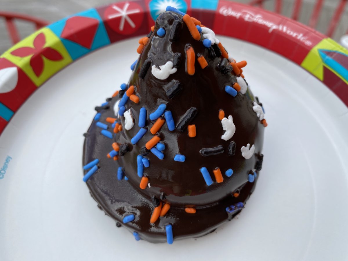 boardwalk-bakery-witches-mallow-hat-top-10262020-3229026