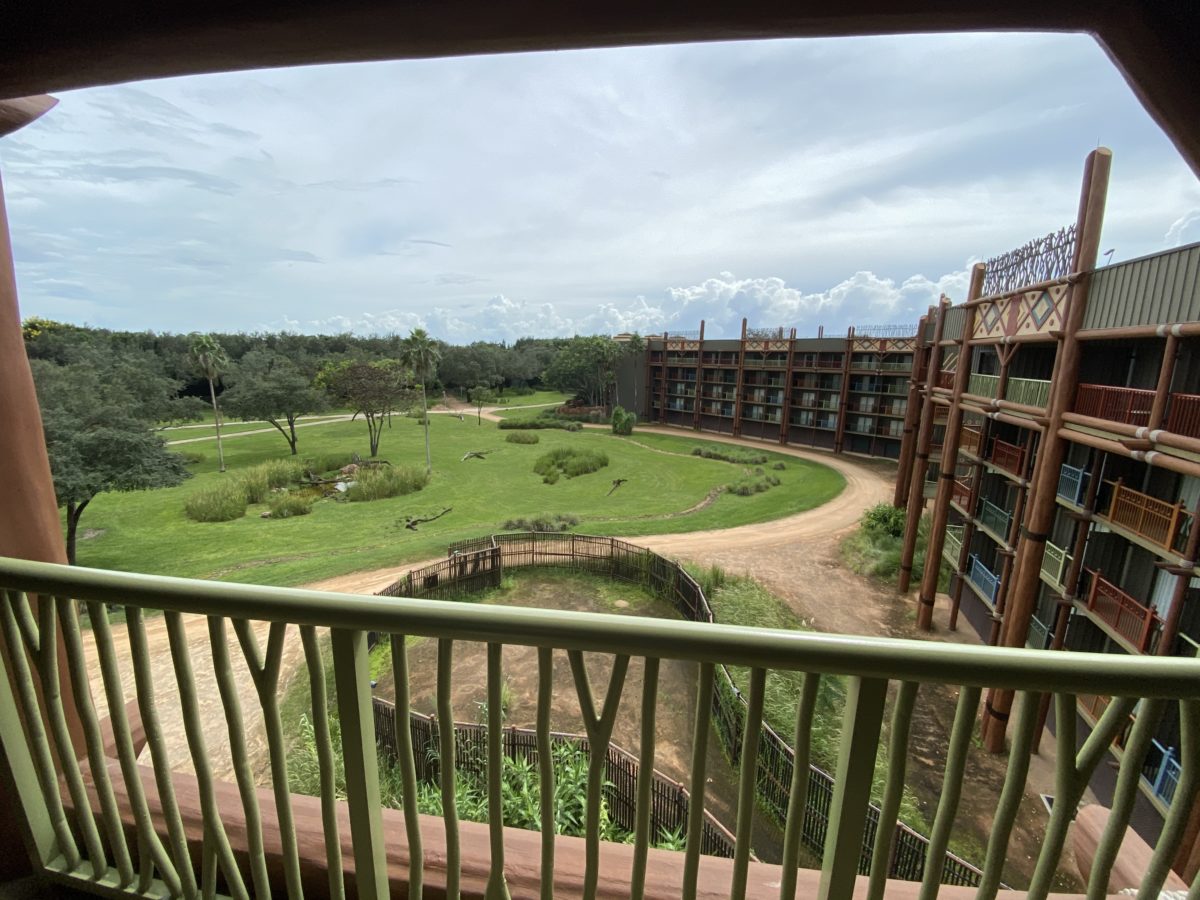 PHOTOS, VIDEO: Tour a Deluxe Studio Standard View Room at Disney's