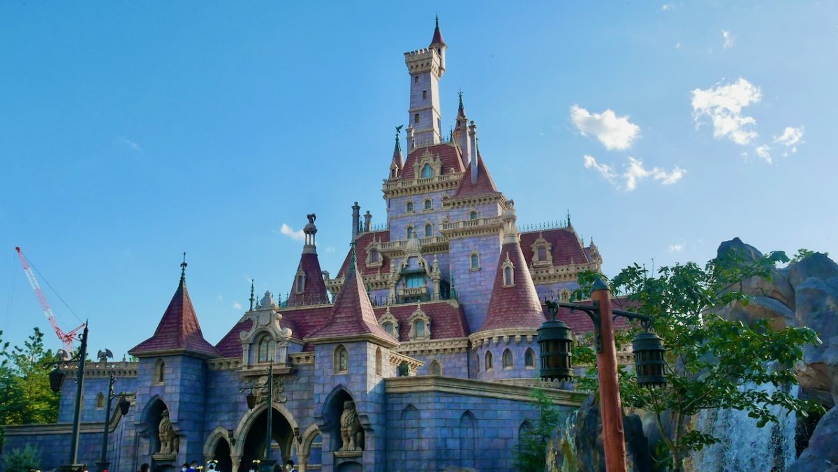 enchanted-tale-of-beauty-and-the-beast-exterior