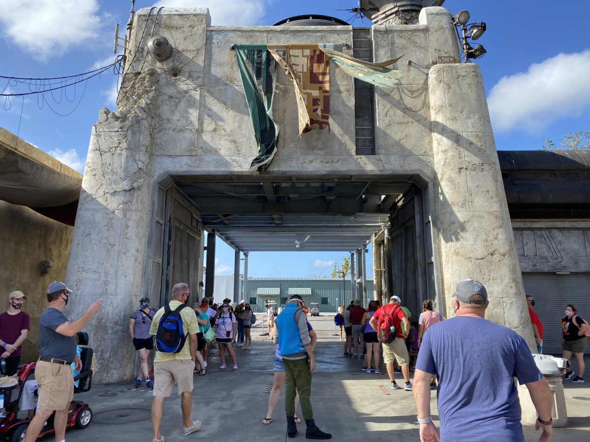 galaxys-edge-backstage-door-open-for-millennium-falcon-smugglers-run-line-hollywood-studios-10192020-2009409
