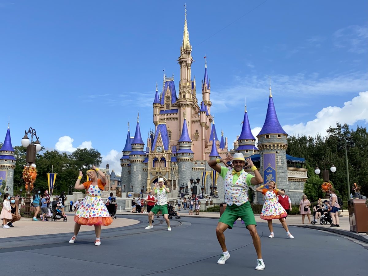 goofy-cavalcade-dancers-featured-image-hero-magic-kingdom-10222020-1612517