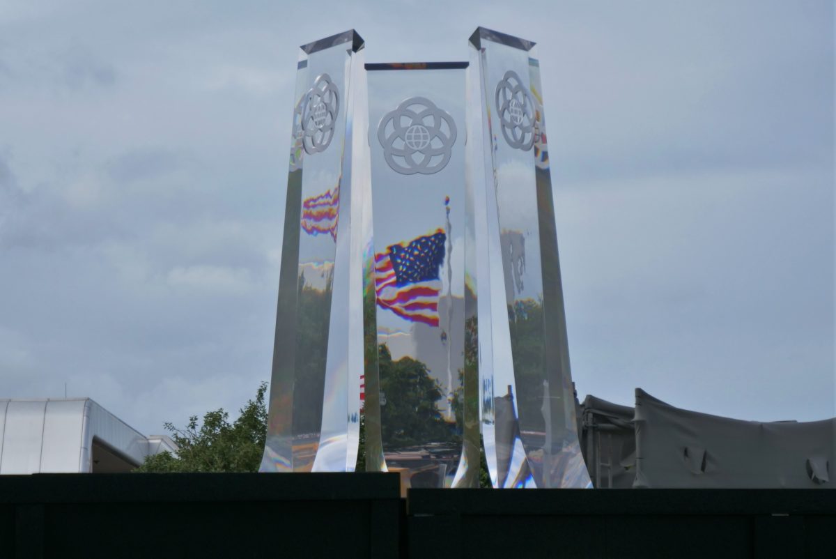 lucite-pylons-10-18-20-7103932