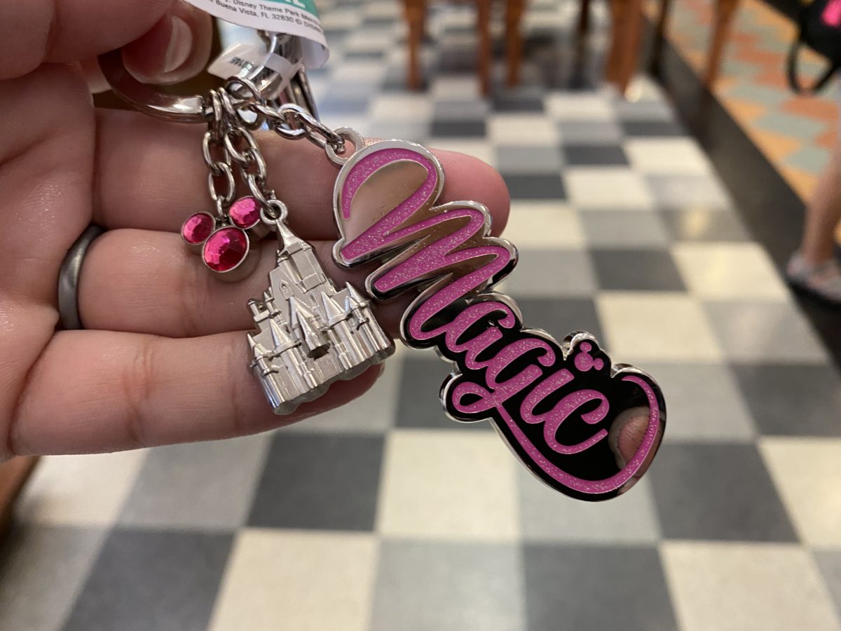 magic-aurora-charm-keychain-hollywood-studios-10082020-5332211
