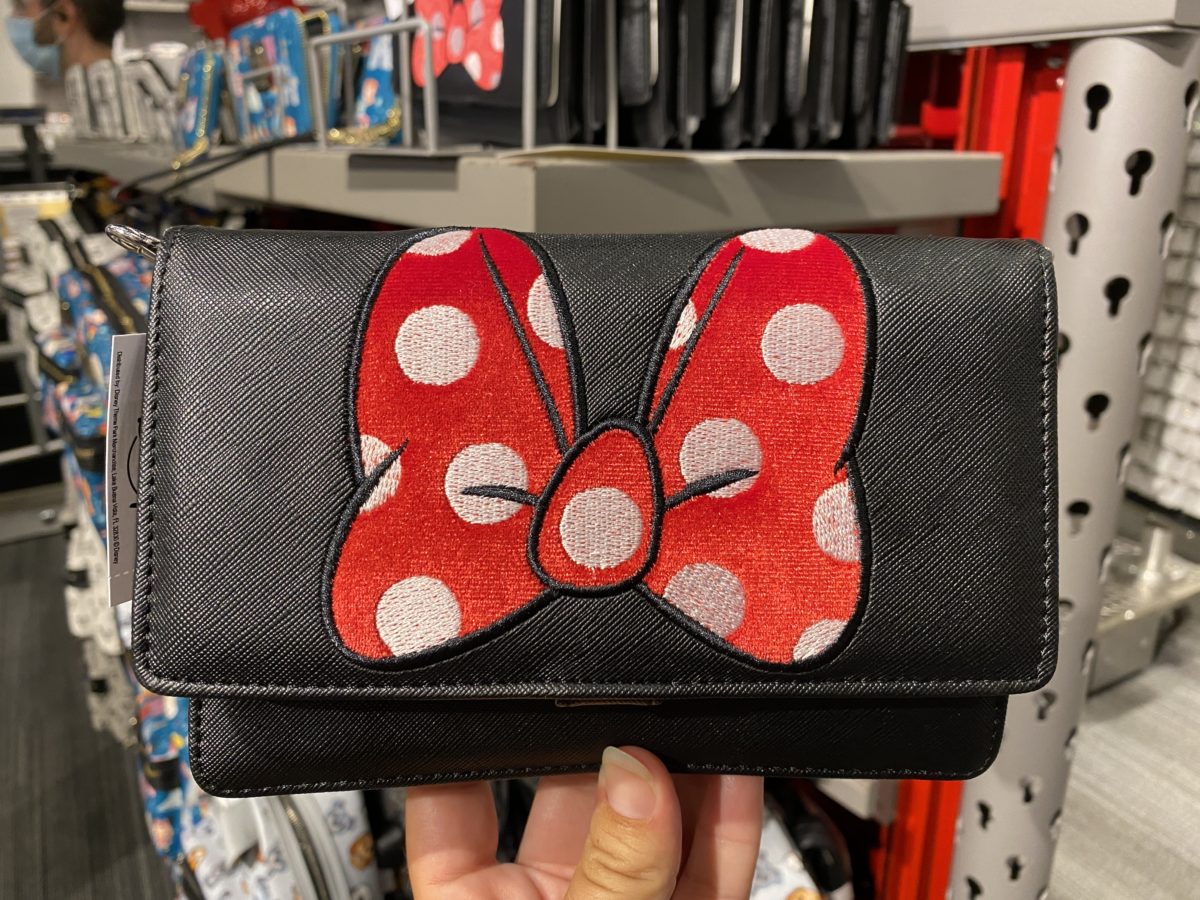 minnie-bow-phone-wallet-crossbody-clutch-epcot-10022020-5736047
