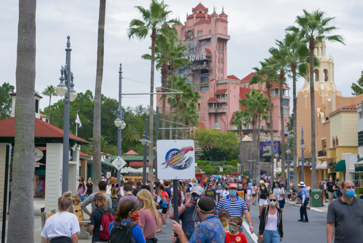 rock-n-roller-coaster-line-10-3-20-1-3840694